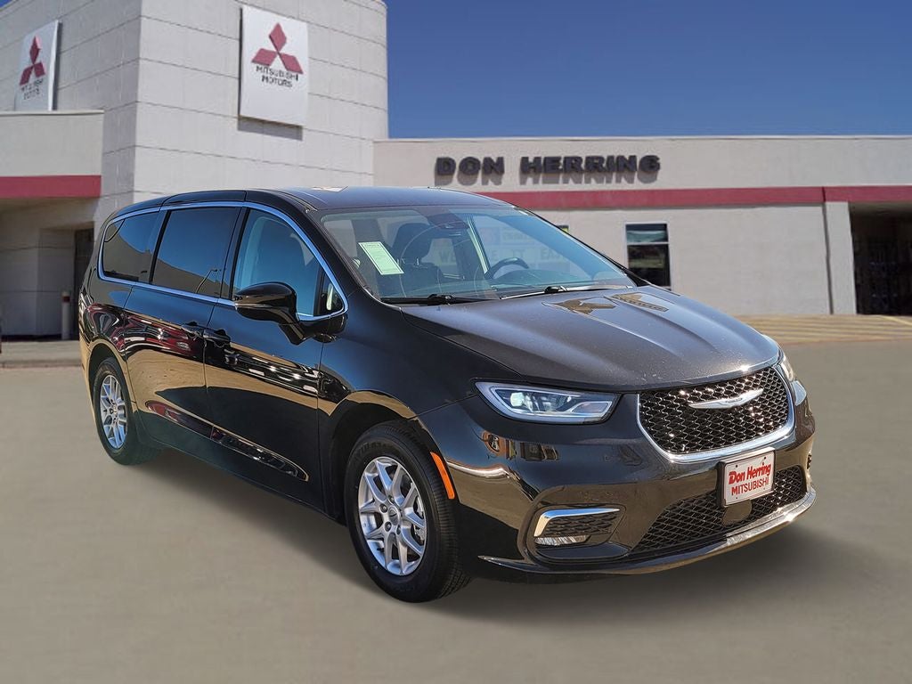 2024 Chrysler Pacifica Touring L in Diamond Black Crystal Pearlcoat — front three-quarter view