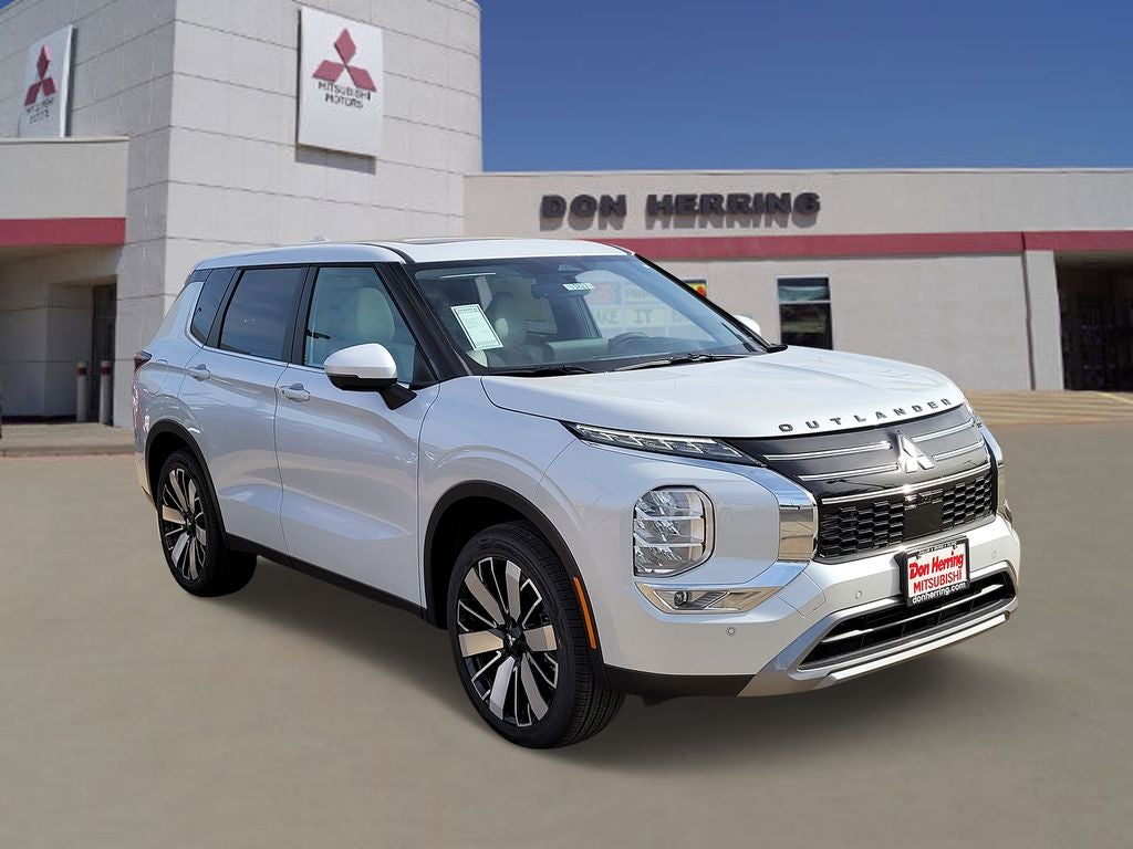 2026 Mitsubishi Outlander SE in White Diamond — front three-quarter view