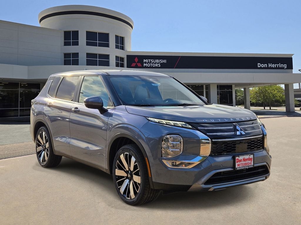 2026 Mitsubishi Outlander SE in Moonstone Gray Metallic — front three-quarter view