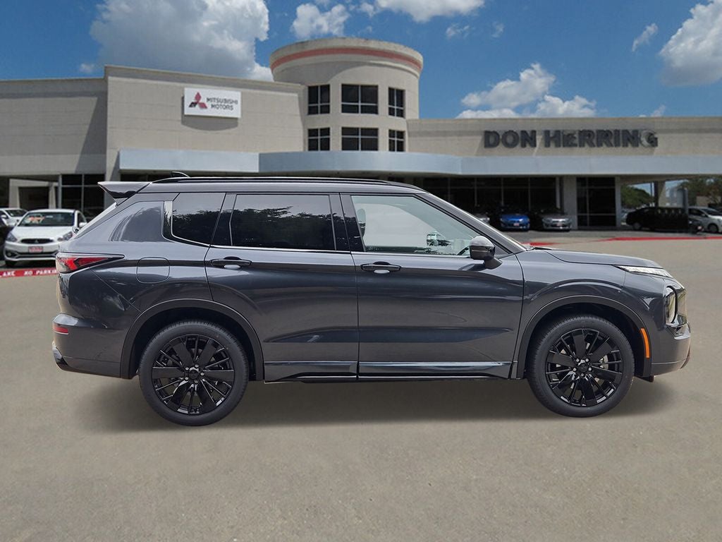 2026 Mitsubishi Outlander — side profile view