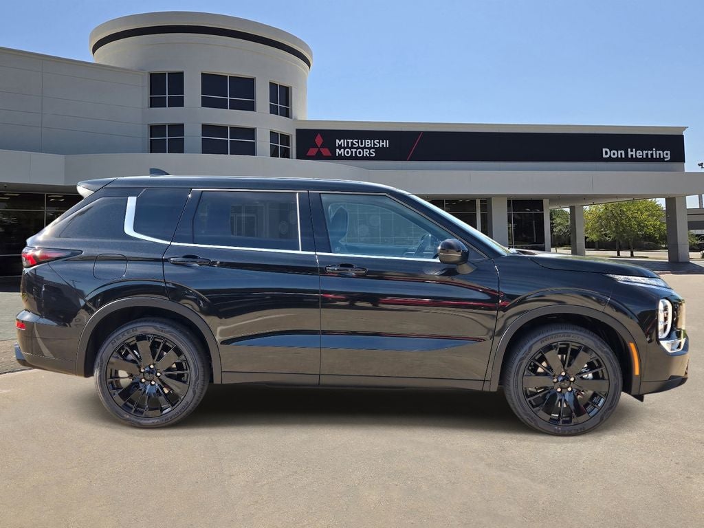 2026 Mitsubishi Outlander — side profile view